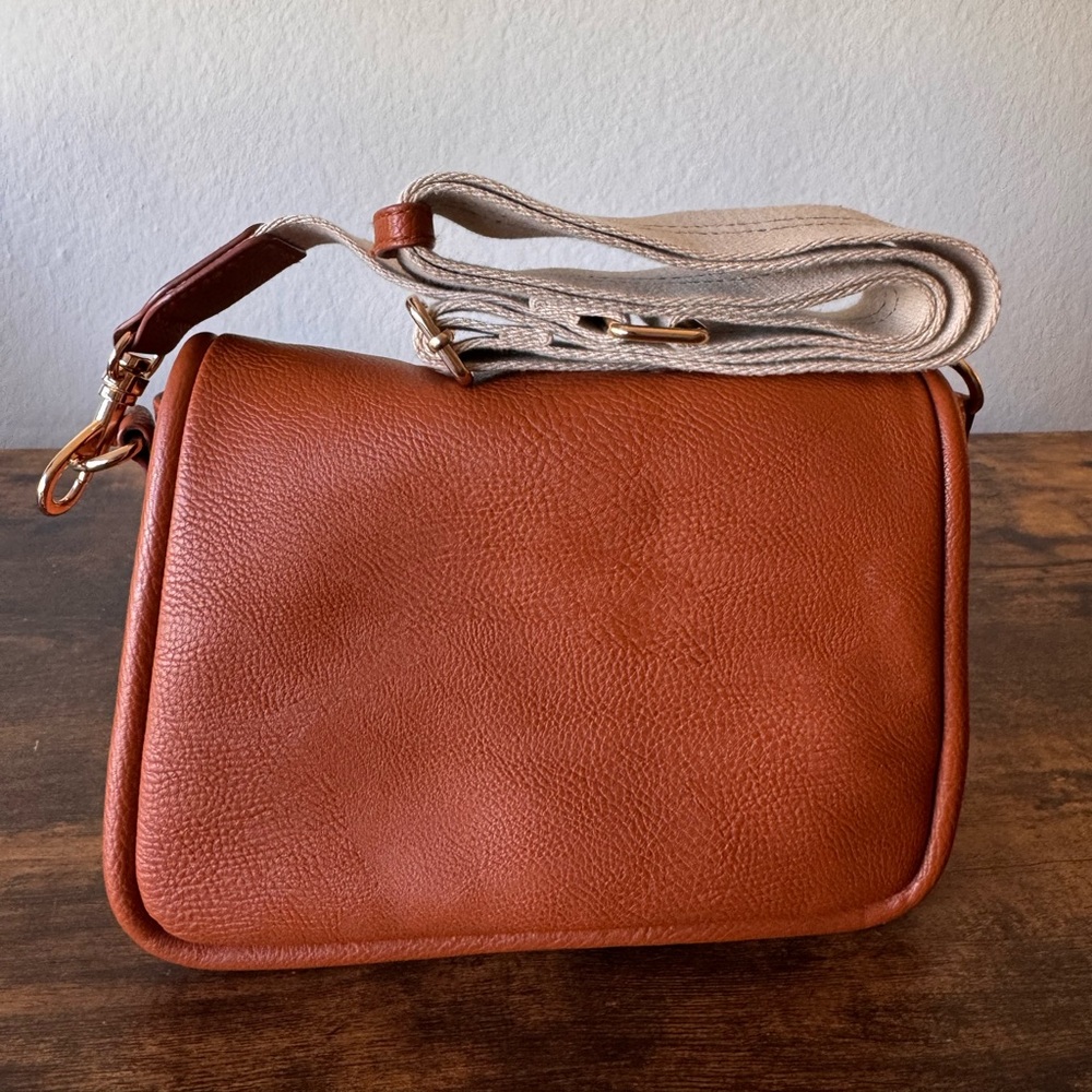 Chic Brown Leather Crossbody Bag
